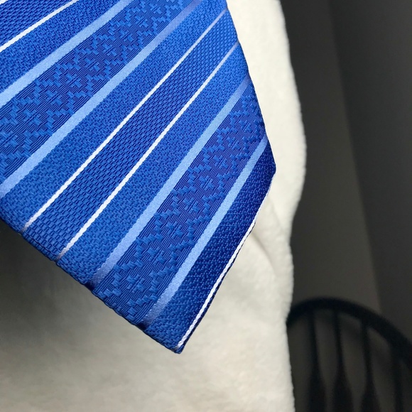 Brioni ROYAL Handmade 100% Silk Tie - Picture 3 of 8